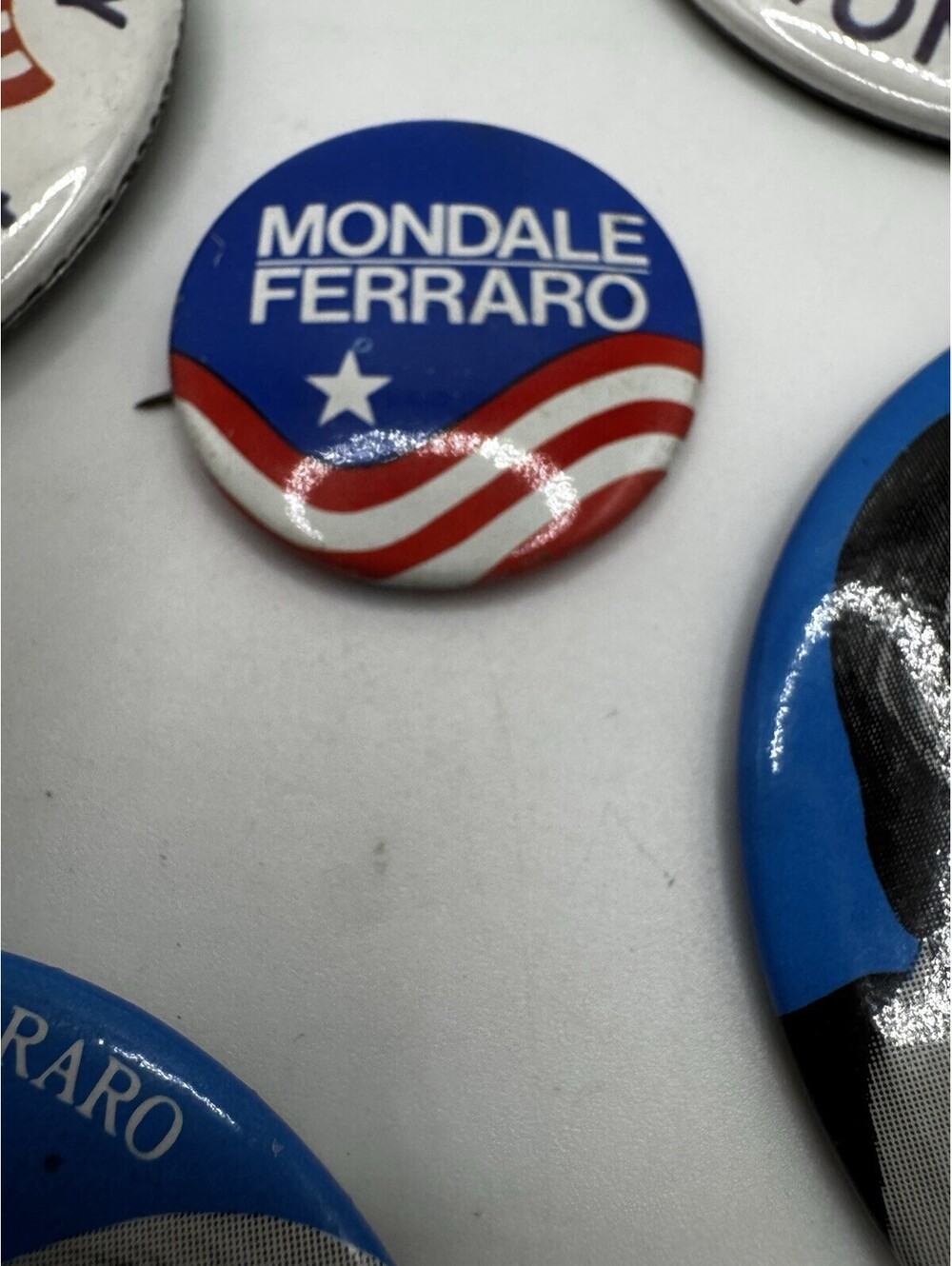 1984 Mondale / Ferraro Campaign Buttons (5) - Picture 4 of 4